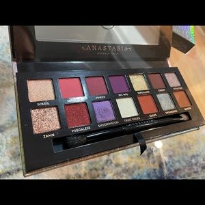 Anastasia * Jackie Aina 14 colors pallete